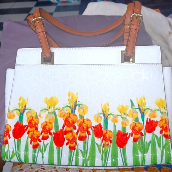 Calvin Klein Cream and Red Floral Shoulder Bag with Structured Design, 12x9x3 - Picture 2 of 10